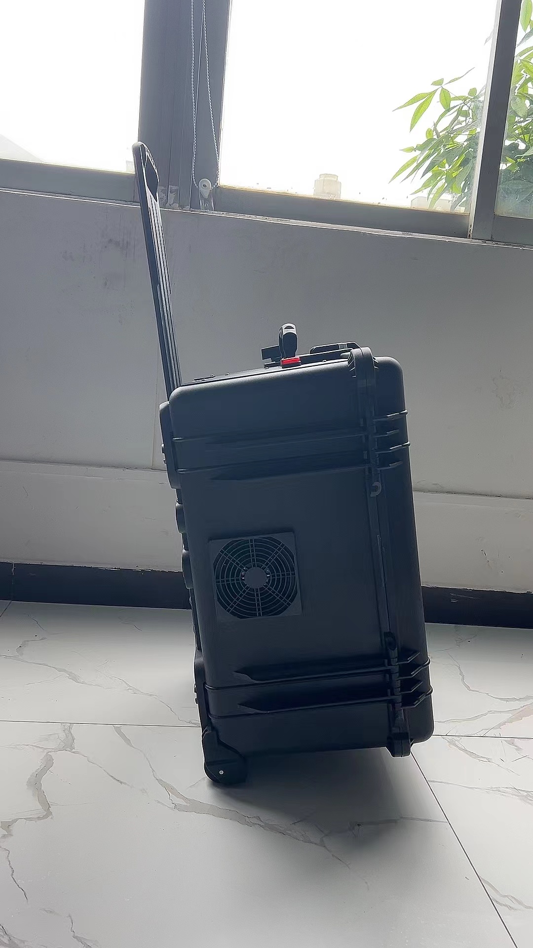 潘集手拉箱型移动通信干扰器